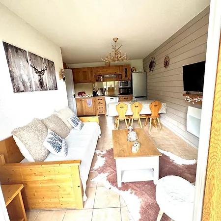 Nid Douillet Au Pied Des Pistes