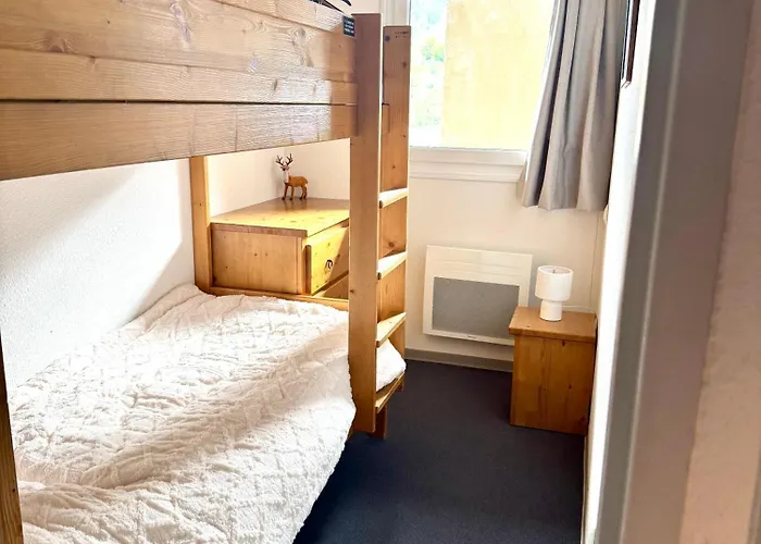 Nid Douillet Au Pied Des Pistes